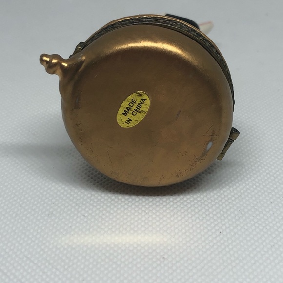 Porcelain Rabbit Shaped Box - Picture 6 of 7